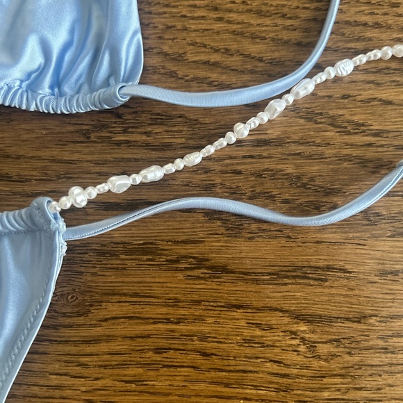 Oh Polly bikini set(KESHI
Pearl-Detail Triangle Bikini Top in Sky Blue - Picture 5 of 7